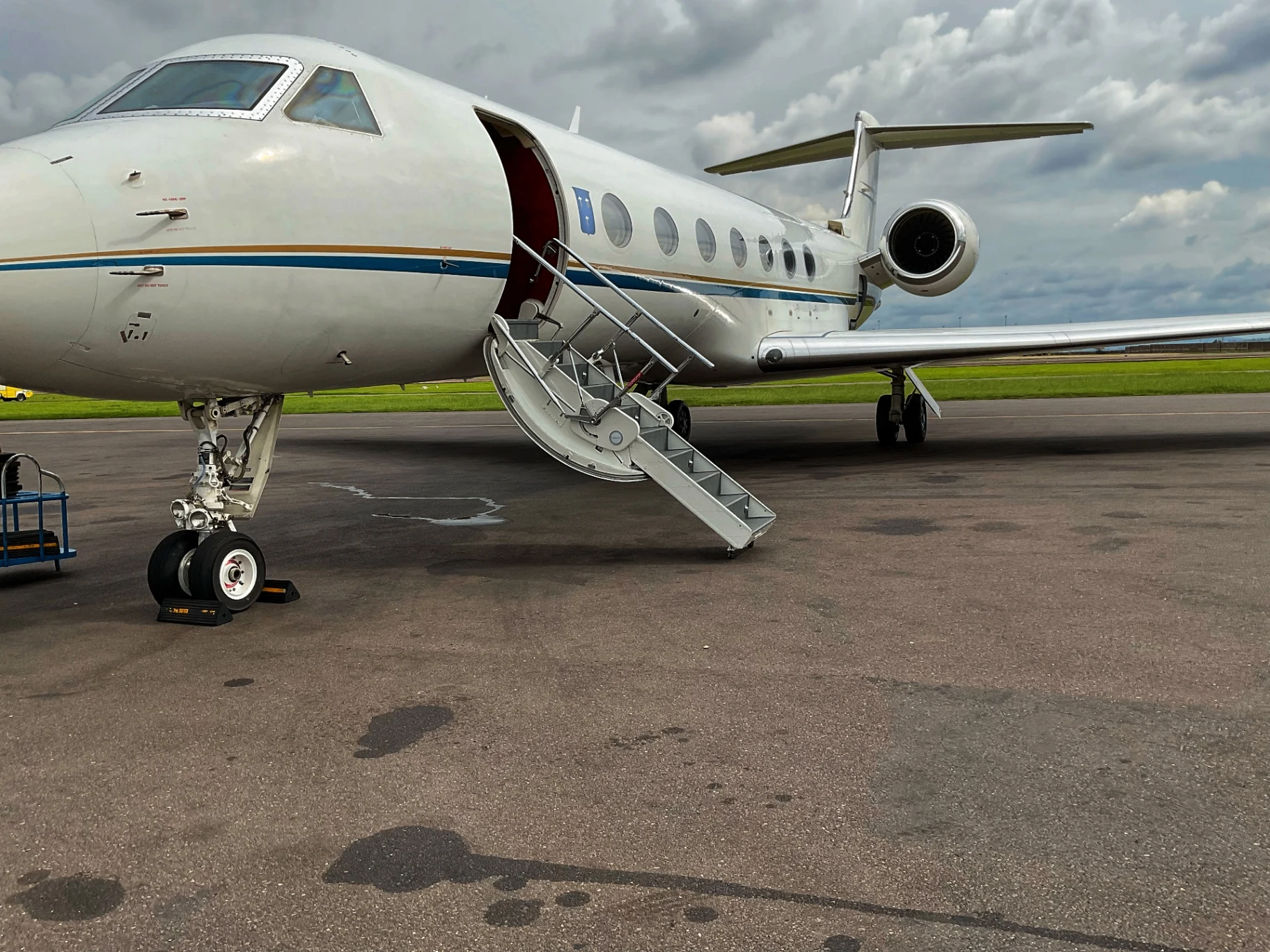 Gulfstream with airstairs deployed on ramp