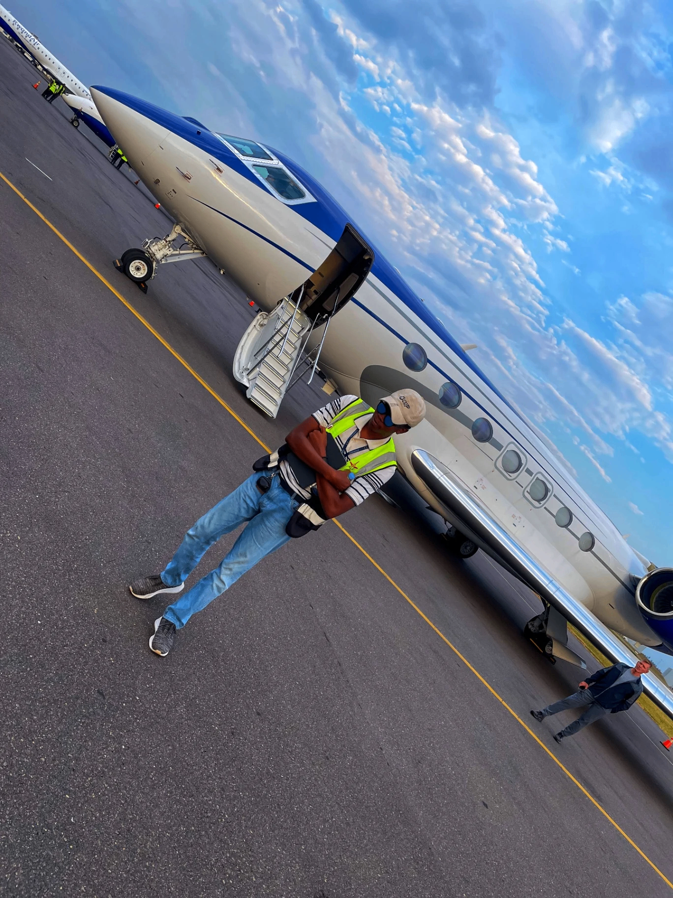 G.A.S. ground handler with Gulfstream jet
